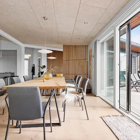 Four-bedroom In Prázdninový dům Knebel