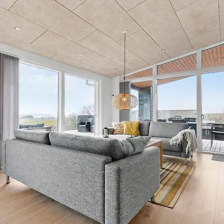 Beautiful In With House Sea View *